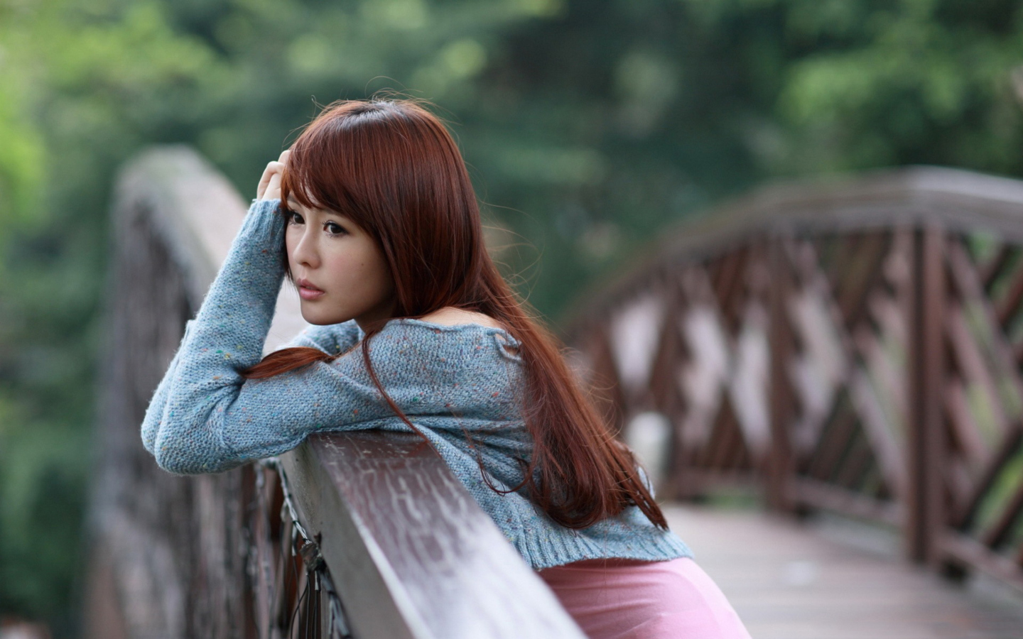 Cute Asian Girl Looking Lonely wallpaper 1440x900