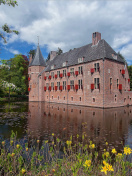 Oude Loo Castle in Apeldoorn in Netherlands wallpaper 132x176