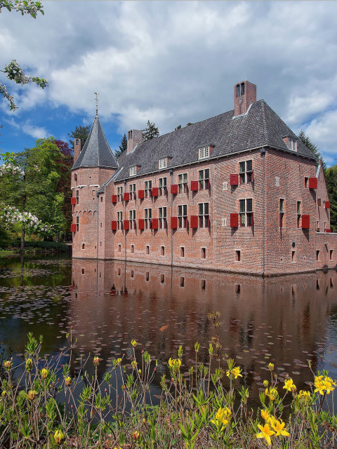 Oude Loo Castle in Apeldoorn in Netherlands screenshot #1 480x640