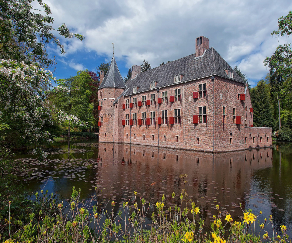 Обои Oude Loo Castle in Apeldoorn in Netherlands 960x800