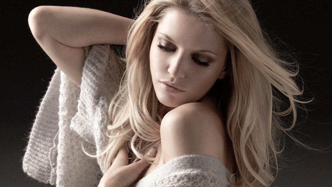 Blond Young Woman wallpaper 1280x720