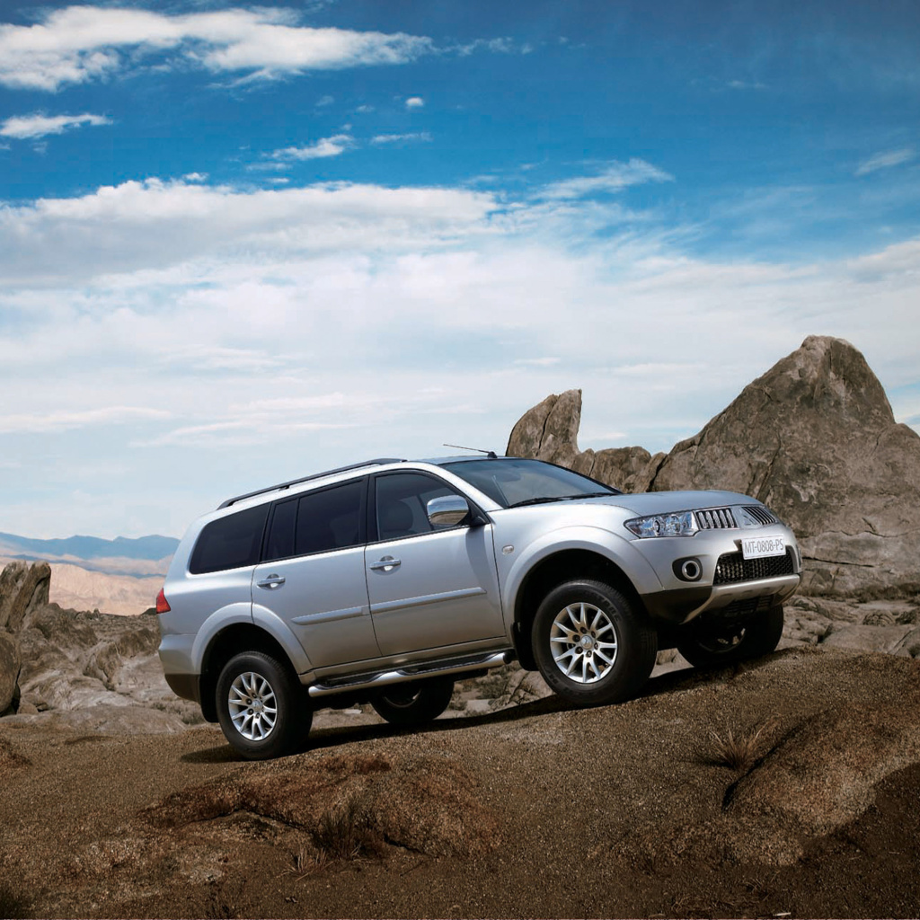 Mitsubishi Pajero Sport wallpaper 1024x1024