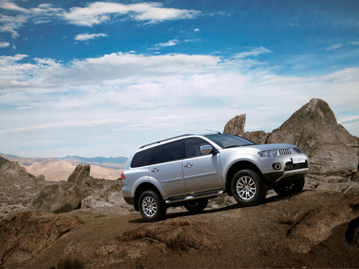 Mitsubishi Pajero Sport wallpaper 1152x864