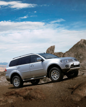 Mitsubishi Pajero Sport wallpaper 176x220