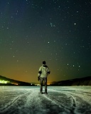 Fondo de pantalla Winter landscape under the starry sky 128x160