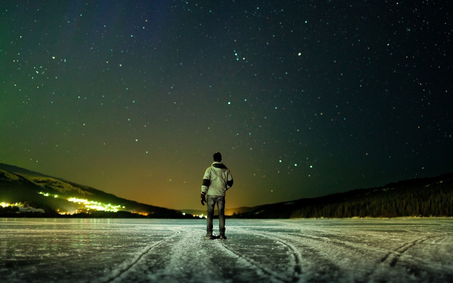 Fondo de pantalla Winter landscape under the starry sky 1440x900