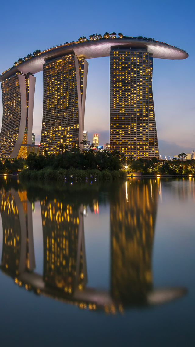 Обои Singapore Marina Bay Sands Tower 640x1136