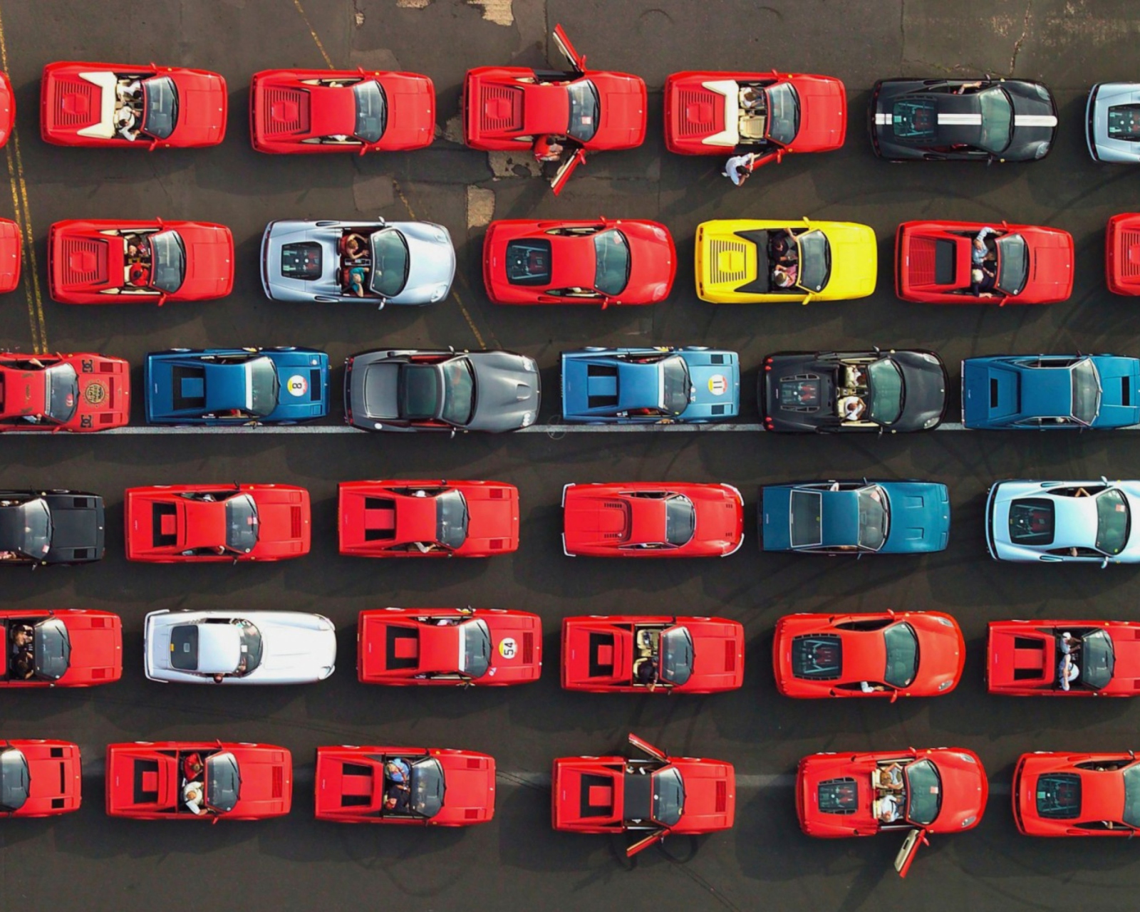 Screenshot №1 pro téma Ferrari Supercars From Above 1600x1280