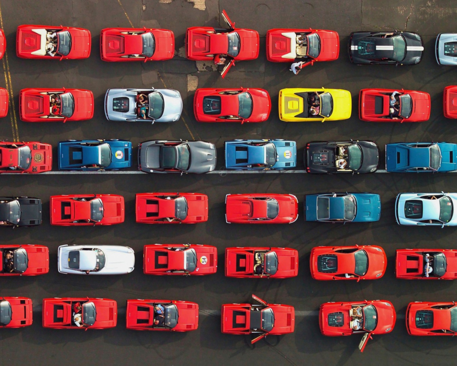 Das Ferrari Supercars From Above Wallpaper 1600x1280