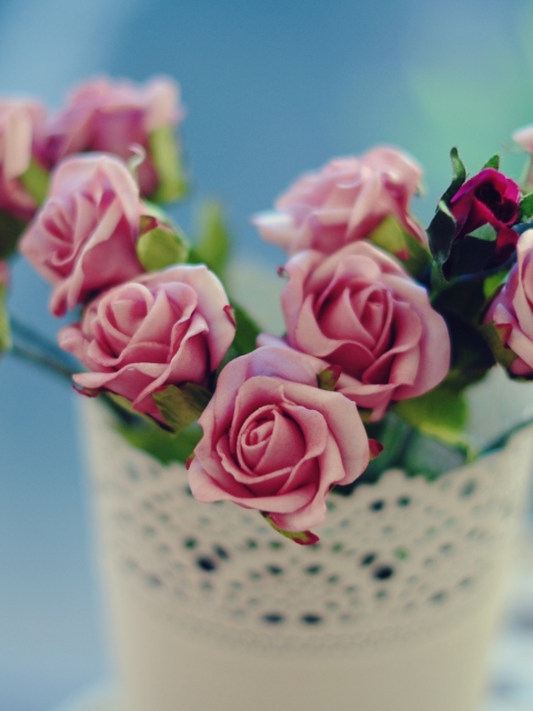 Sfondi Beautiful Pink Roses In White Vintage Vase 480x640