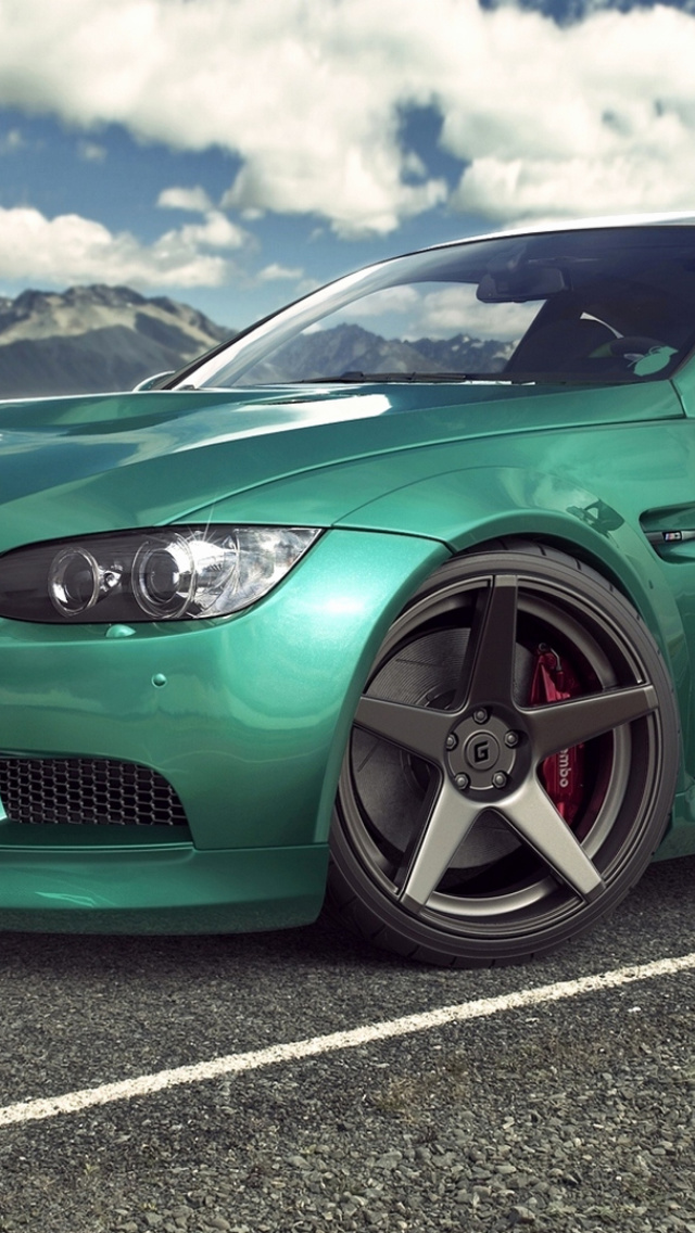 BMW F80 M3 wallpaper 640x1136