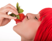 Sfondi Strawberry Girl 220x176