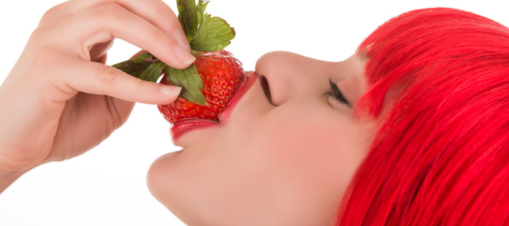 Strawberry Girl wallpaper 720x320