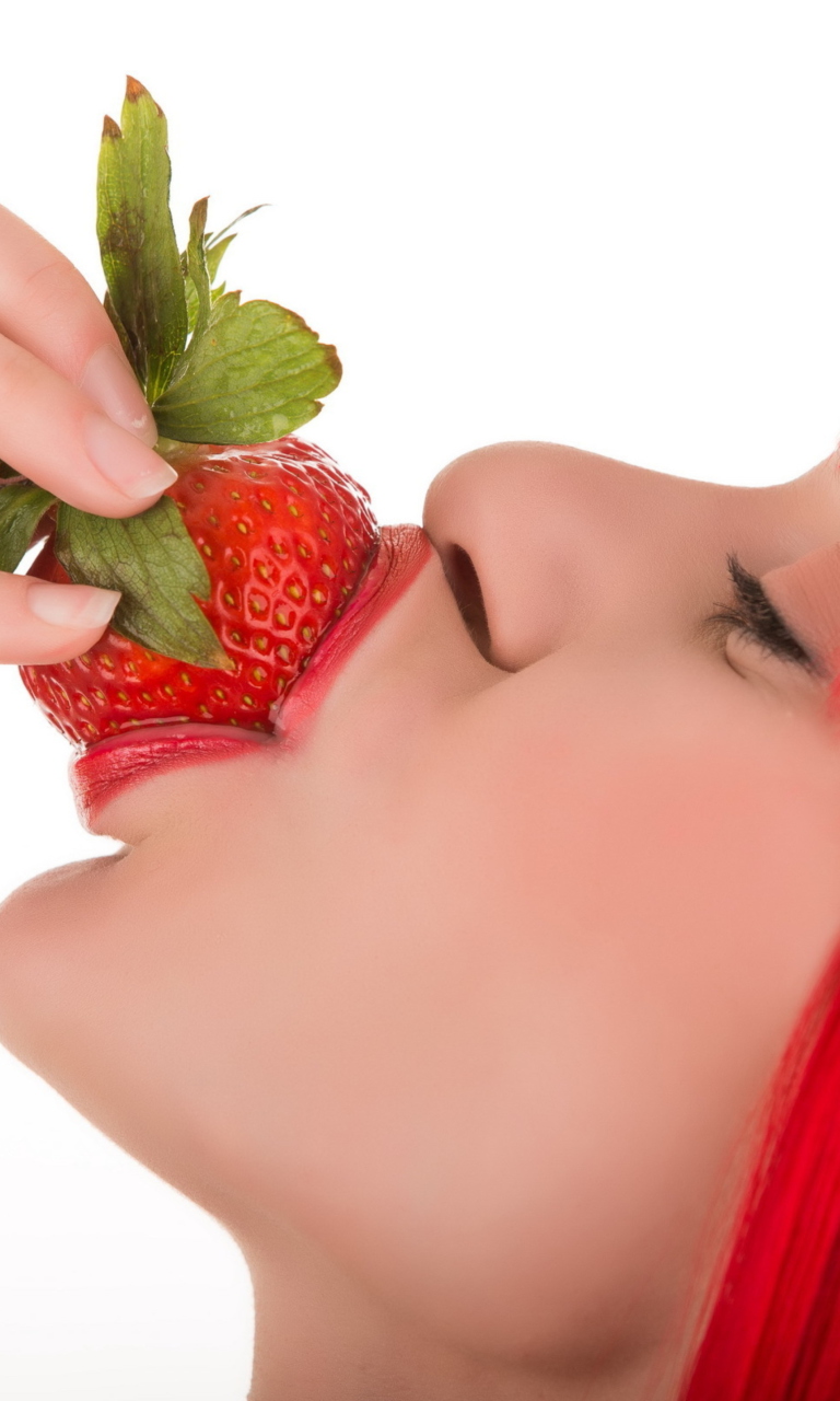 Fondo de pantalla Strawberry Girl 768x1280