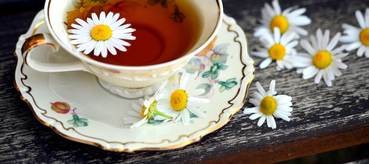 Das Tea with daisies Wallpaper 720x320