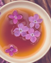 Screenshot №1 pro téma Cup Of Tea And Lilac Flowers 176x220