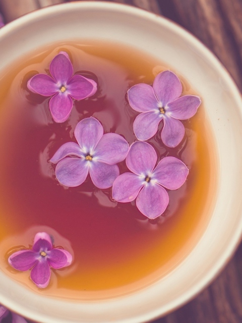 Das Cup Of Tea And Lilac Flowers Wallpaper 480x640