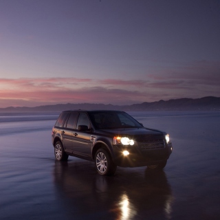 Car On Water At Sunset - Obrázkek zdarma pro iPad 3