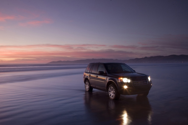 Обои Car On Water At Sunset