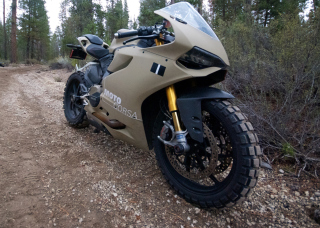 Moto Corsa Picture for Android, iPhone and iPad