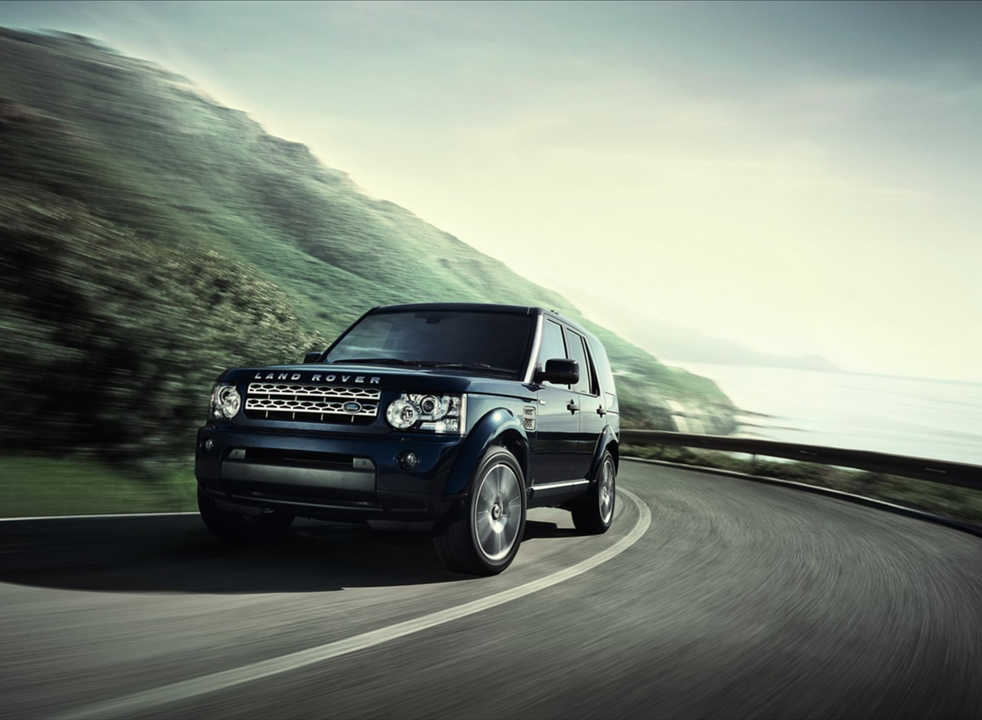 Screenshot №1 pro téma Land Rover Discovery 4 1920x1408