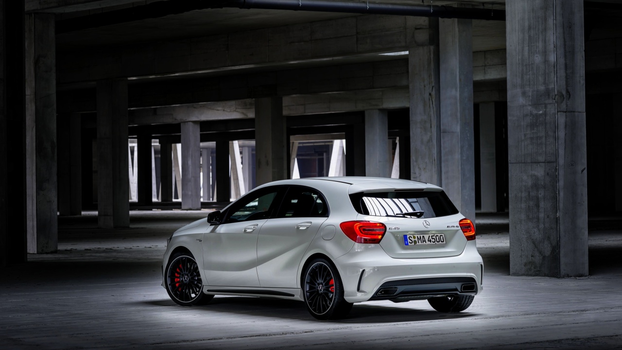 Screenshot №1 pro téma Mercedes Benz A45 AMG 1280x720