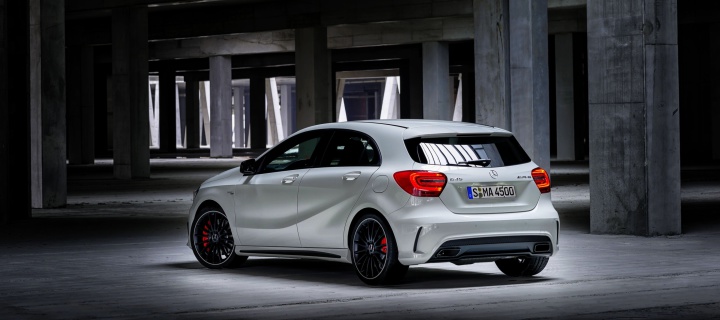 Fondo de pantalla Mercedes Benz A45 AMG 720x320