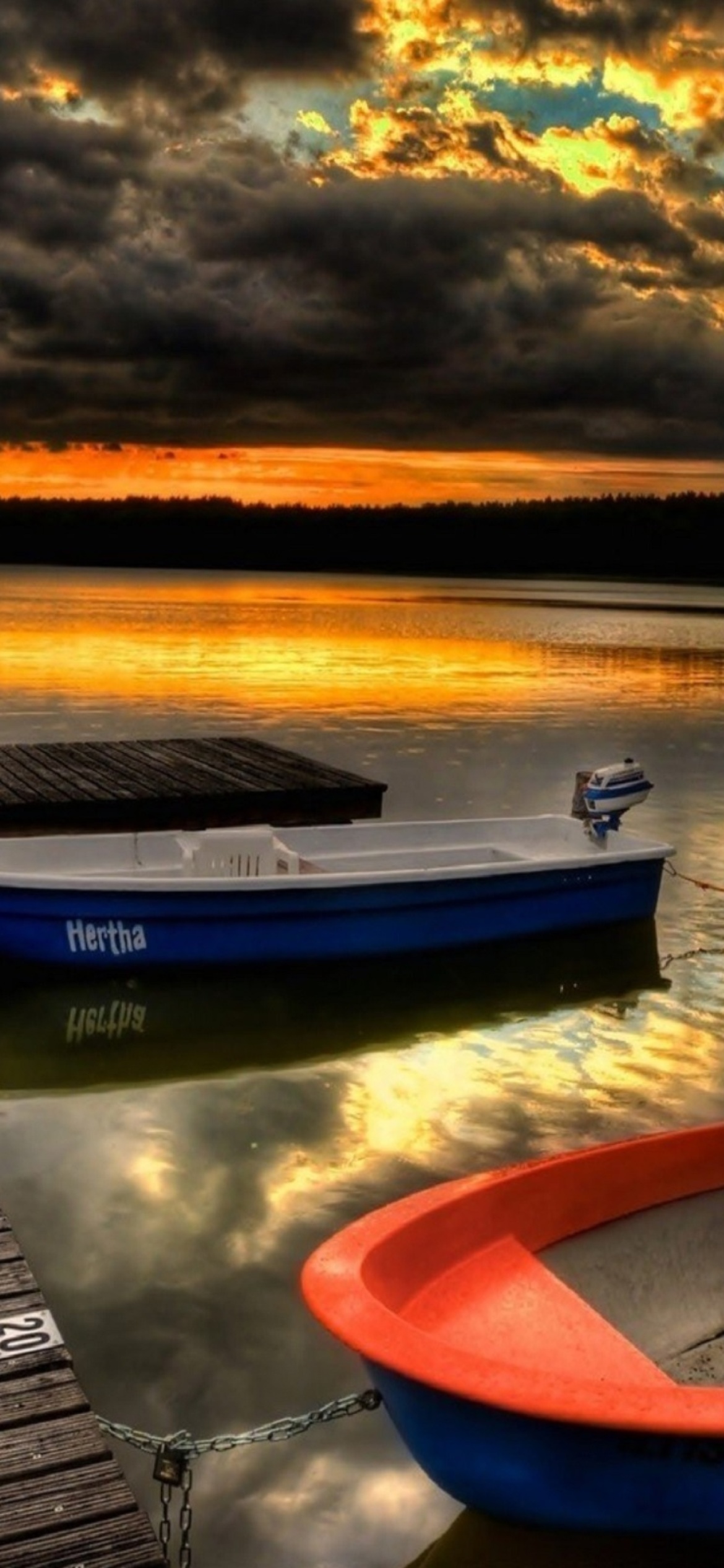 Silent Evening Boats HD Wallpaper wallpaper 1170x2532