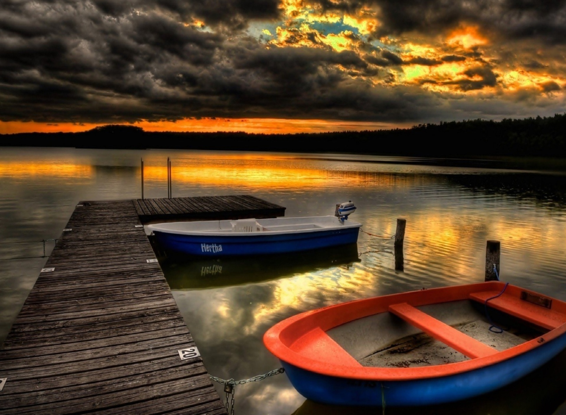 Обои Silent Evening Boats HD Wallpaper 1920x1408