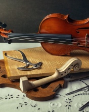 Обои Violin making 176x220