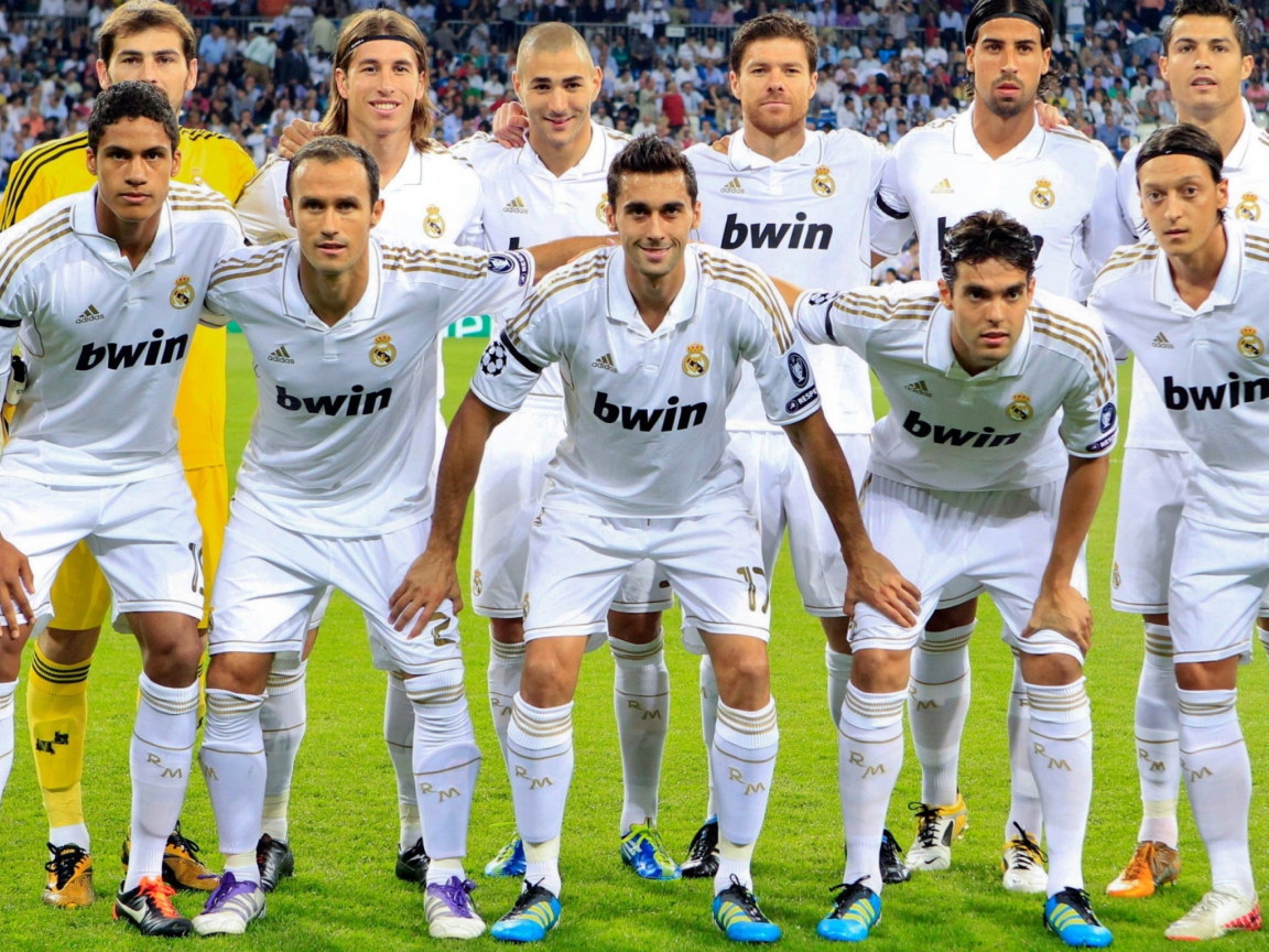 Real Madrid Team wallpaper 1152x864