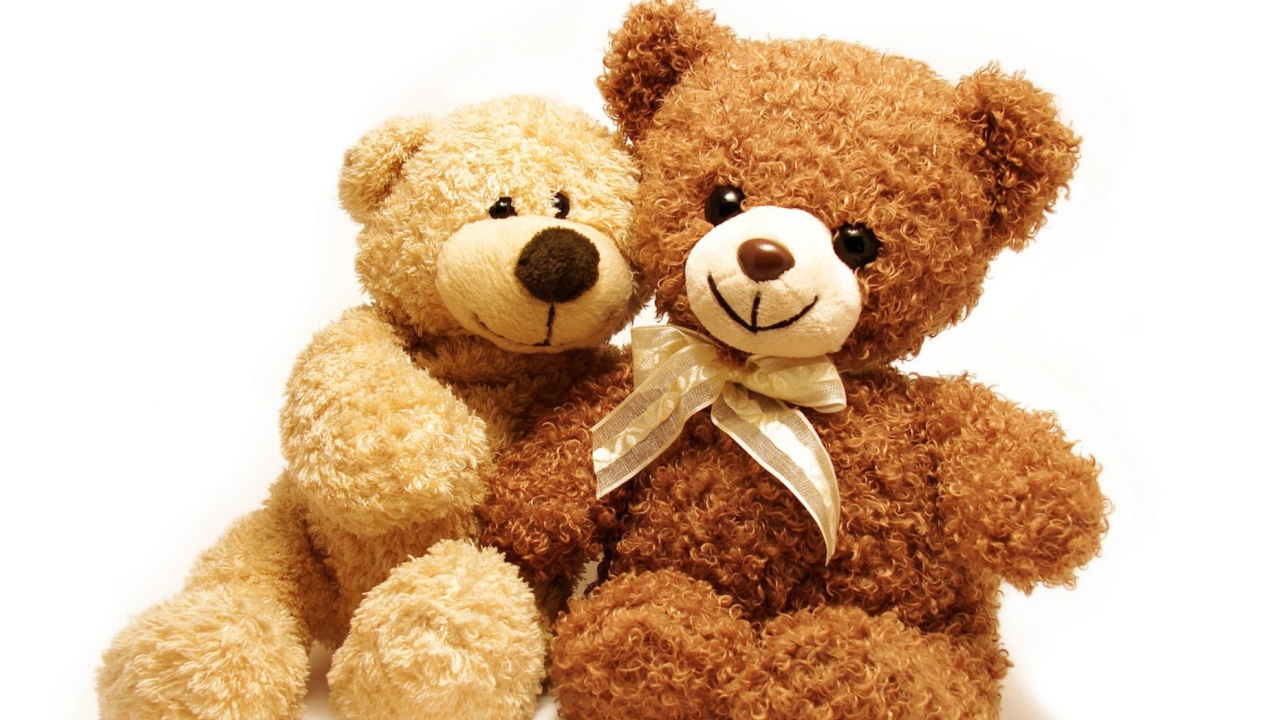 Обои Valentine Teddy Bear Hug 1280x720