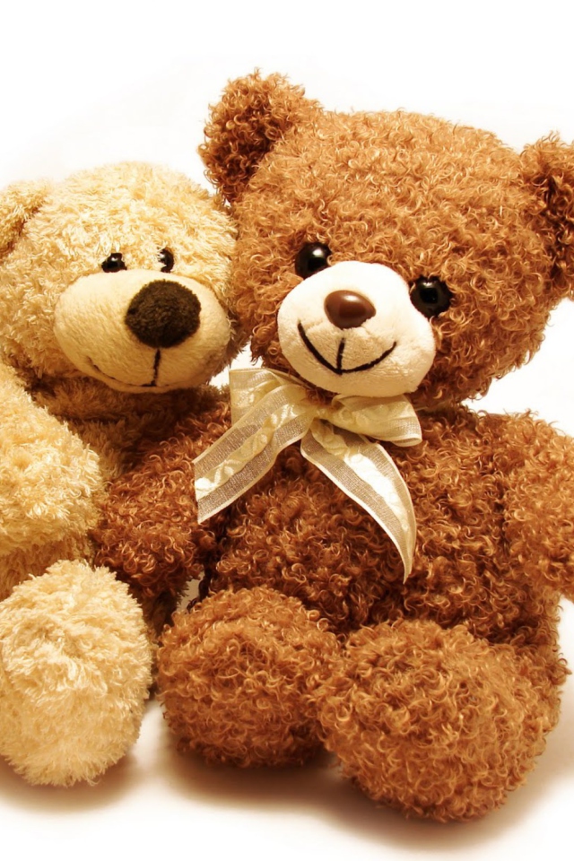 Valentine Teddy Bear Hug wallpaper 640x960