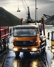 Fondo de pantalla Mercedes Trucks 176x220