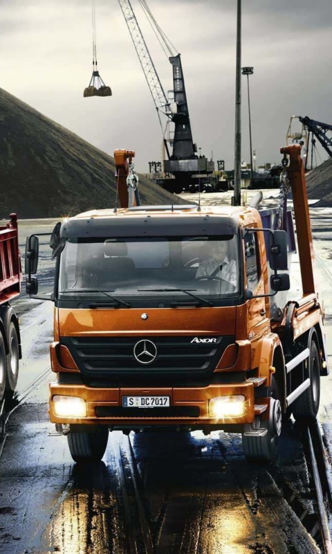 Fondo de pantalla Mercedes Trucks 480x800