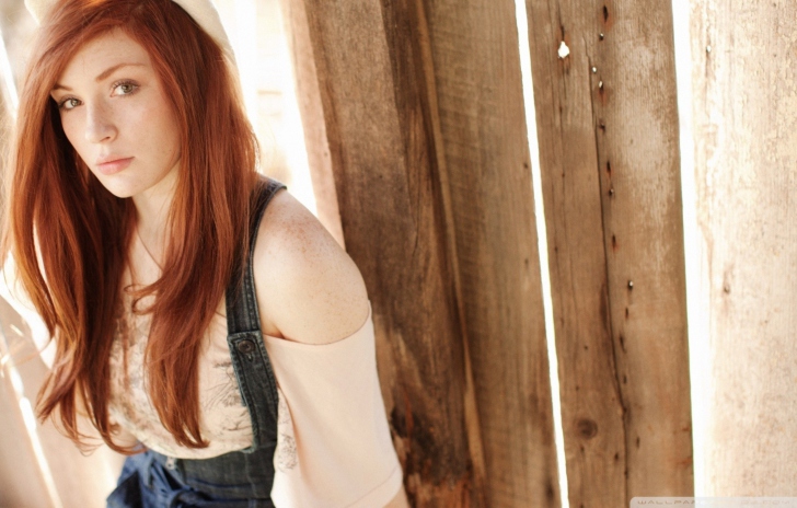 Обои Redhead Country Girl