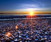 Обои Beach Pebbles In Sun Lights At Sunrise 176x144