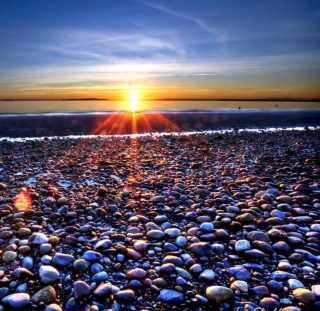 Kostenloses Beach Pebbles In Sun Lights At Sunrise Wallpaper für 208x208