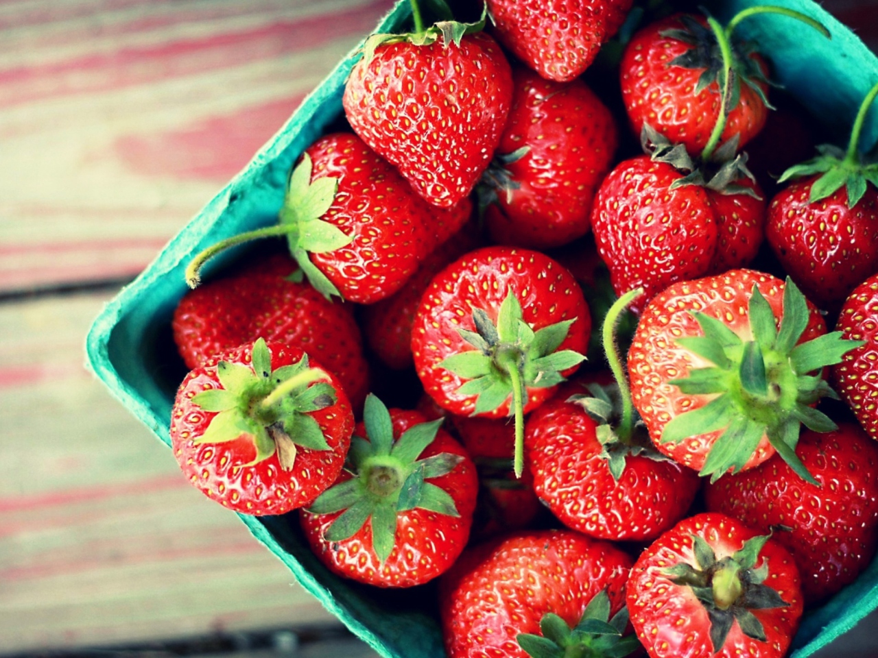 Das Box Of Strawberries Wallpaper 1280x960