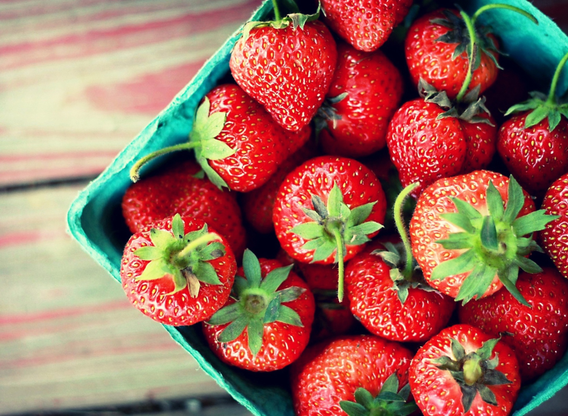 Box Of Strawberries wallpaper 1920x1408