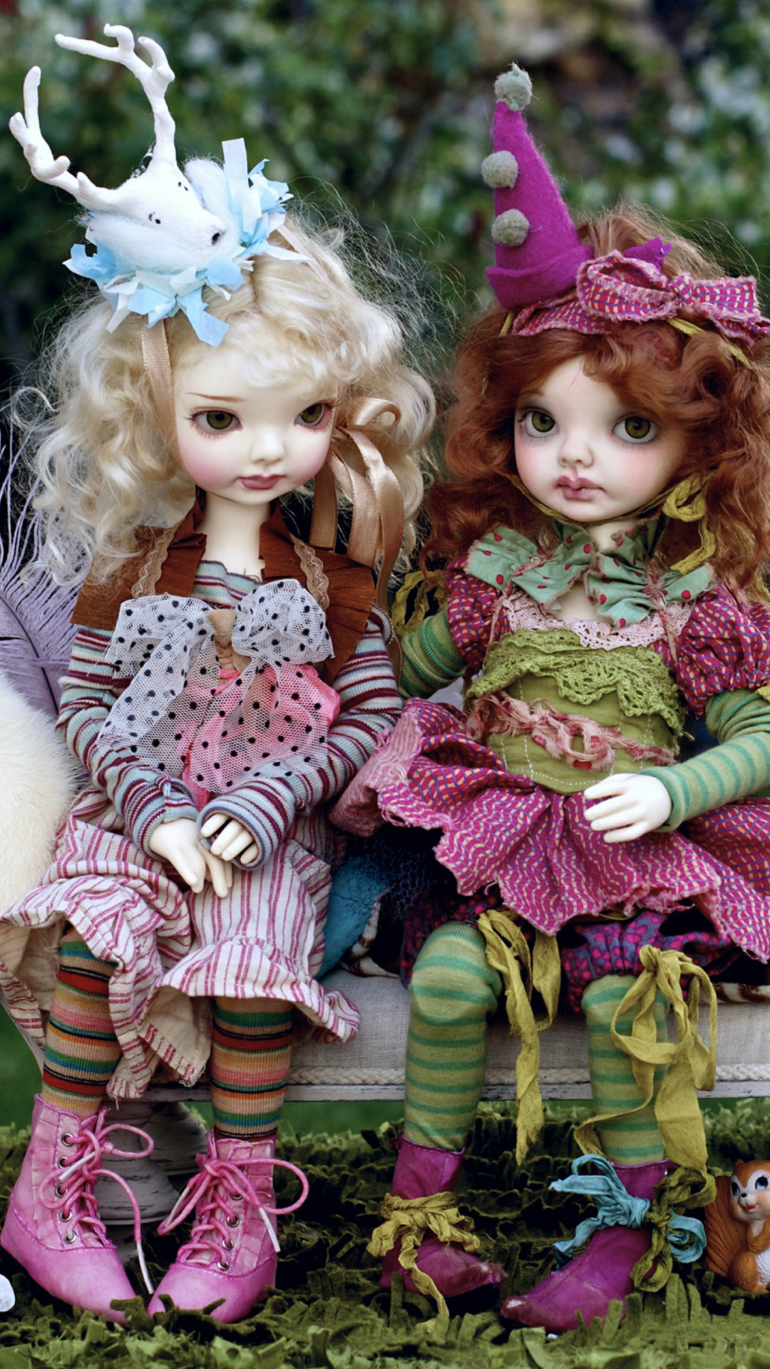 Sfondi Dolls In Creative Costumes 1080x1920