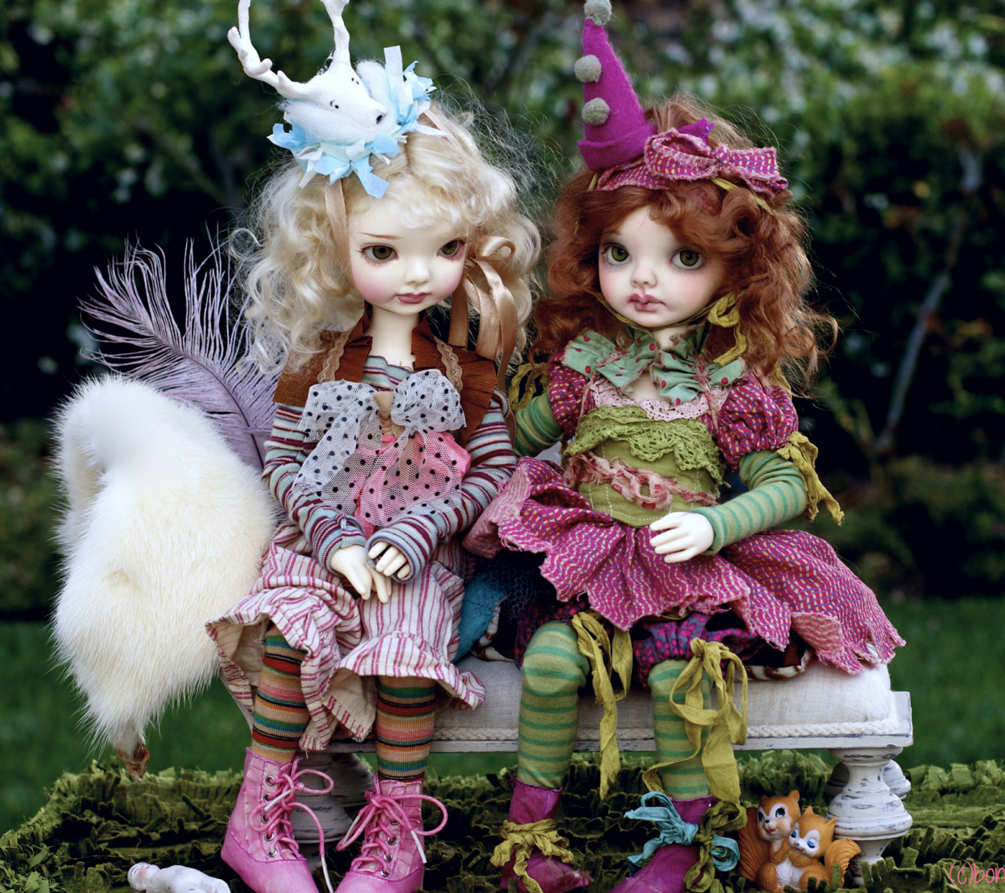 Обои Dolls In Creative Costumes 1440x1280