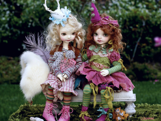 Sfondi Dolls In Creative Costumes 320x240