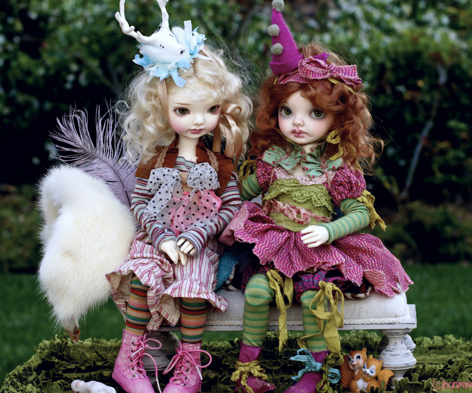 Fondo de pantalla Dolls In Creative Costumes 960x800