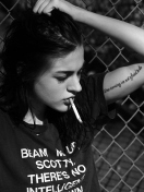 Das Smoking Girl Black And White Wallpaper 132x176