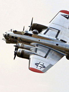 Das Boeing B 17 Flying Fortress Bomber from Second World War Wallpaper 240x320