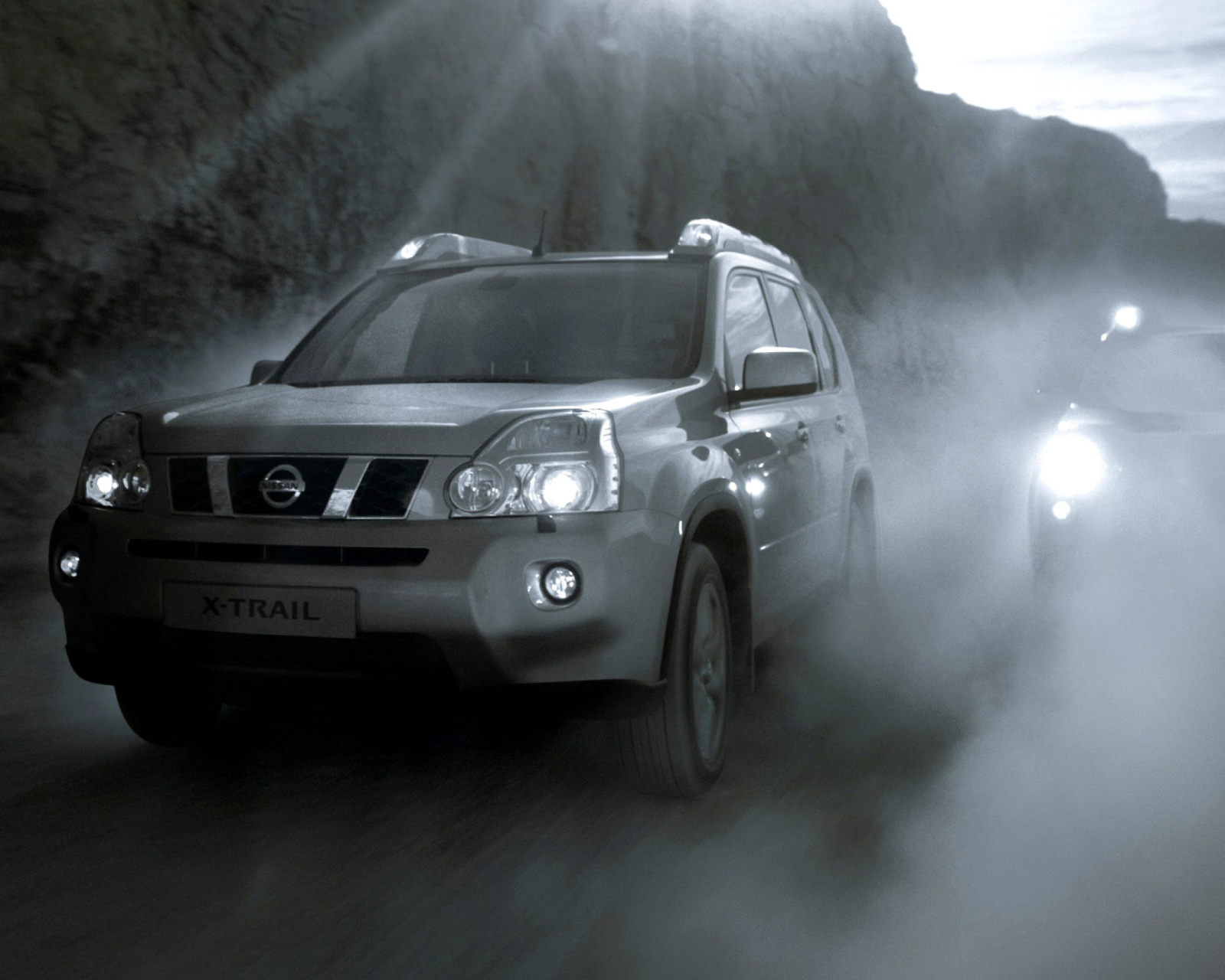 Screenshot №1 pro téma Nissan X-Trail in Fog 1600x1280