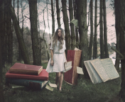 Das Forest Nymph Surrounded By Books Wallpaper 176x144
