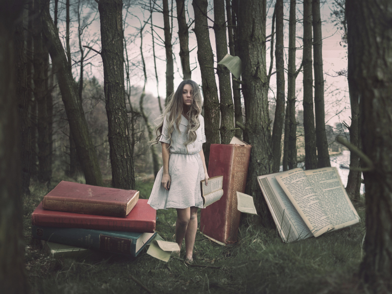 Das Forest Nymph Surrounded By Books Wallpaper 800x600