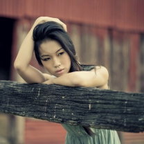 Asian Model Posing screenshot #1 208x208